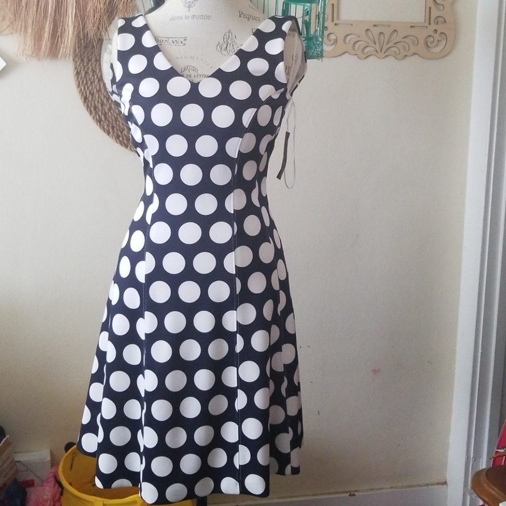 Dress - Picture 8 of 8